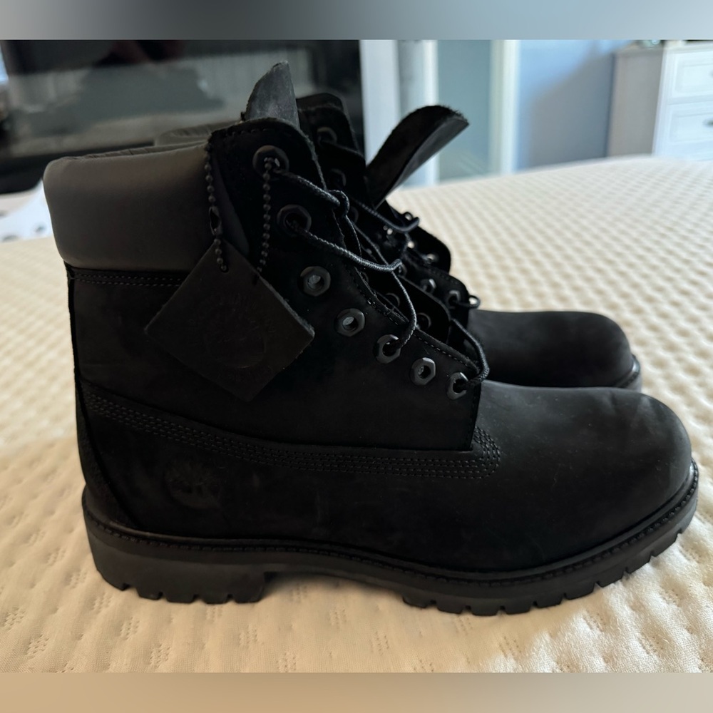 Timberland Men’s 6” Classic Boot size 9 Black